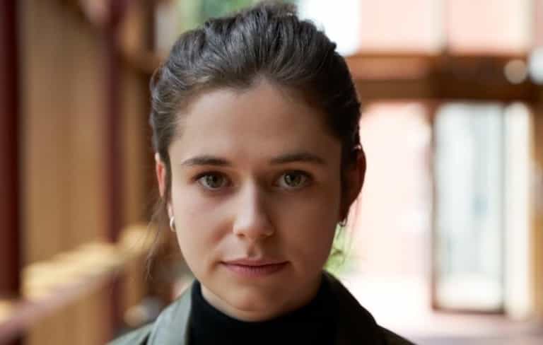 Conversations with Friends praised for showing reality of endometriosis