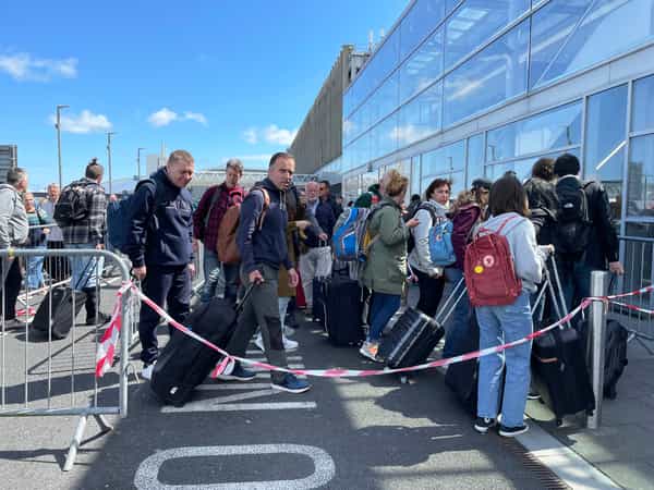 Dublin Airport says over 1,000 people missed flights yesterday