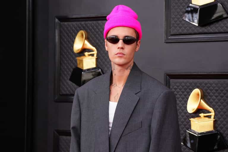 Justin Bieber opens up on emotional breakdown after marriage didn’t “solve his problems” Justin Bieber opens up on emotional breakdown after marriage didn’t “solve his problems”