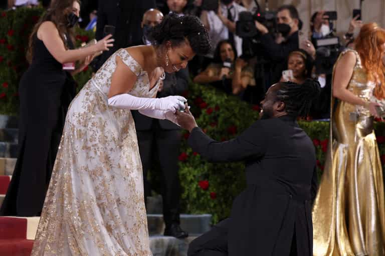 Anyone else see the proposal that happened on the Met Gala steps? Anyone else see the proposal that happened on the Met Gala steps?