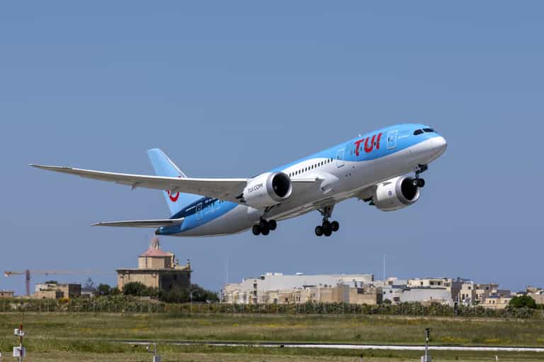 150 Irish tourists stuck in Greece after flight cancelled three times 150 Irish tourists stuck in Greece after flight cancelled three times