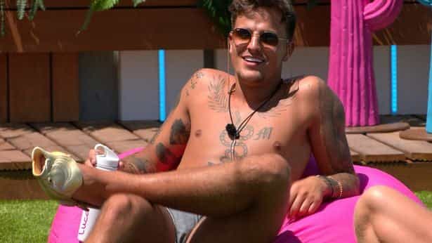 Wait, is Luca wearing fish sandals in the Love Island villa?