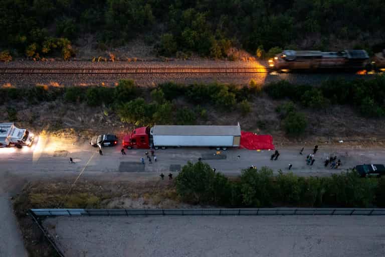 Texas lorry deaths: At least 46 people found dead in San Antonio truck Texas lorry deaths: At least 46 people found dead in San Antonio truck