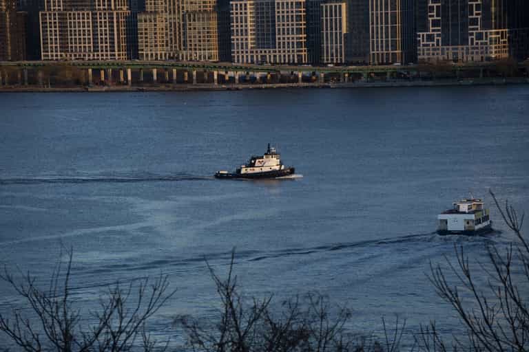 Woman and child killed as boat capsizes in New York’s Hudson river Woman and child killed as boat capsizes in New York’s Hudson river