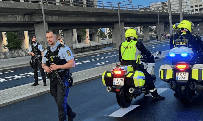 Breaking: Several dead as gunman opens fire at Copenhagen shopping centre Breaking: Several dead as gunman opens fire at Copenhagen shopping centre
