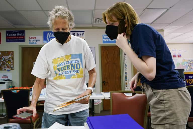 Kansas votes to keep abortion right in test case Kansas votes to keep abortion right in test case