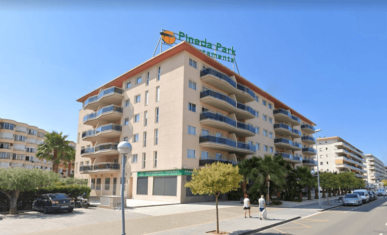 Irish person dies after drowning in Spanish resort swimming pool Irish person dies after drowning in Spanish resort swimming pool