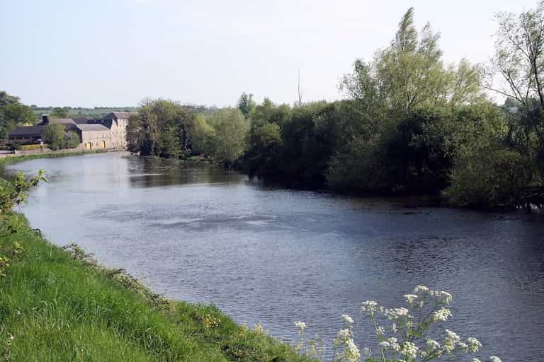 Man (30s) dies after getting into difficulty in River Barrow Man (30s) dies after getting into difficulty in River Barrow