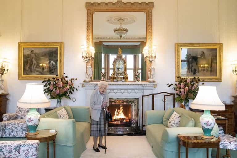 Queen under medical supervision as doctors are “concerned” for her health