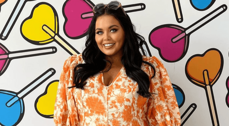 Scarlett Moffatt issues social media warning after frightening ordeal at train station