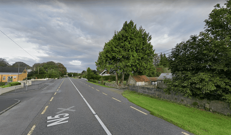 Gardaí believe woman found on Mayo road was not involved in car accident Gardaí believe woman found on Mayo road was not involved in car accident