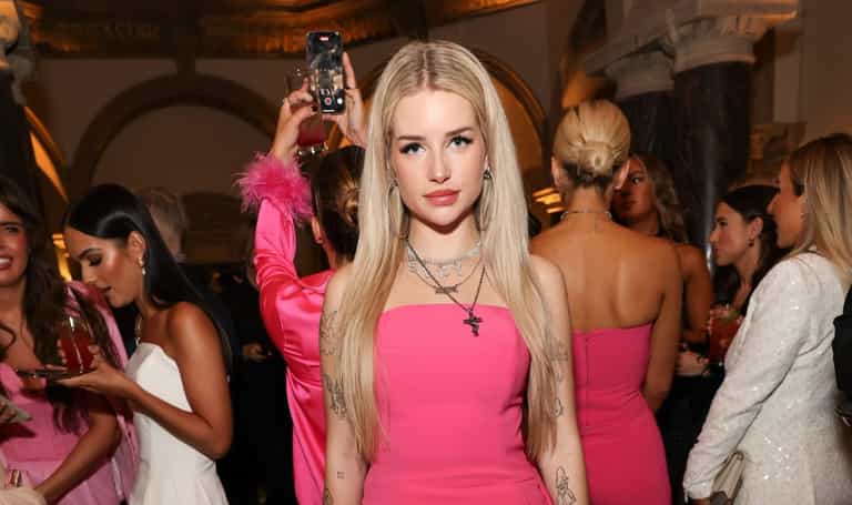 Lottie Moss quits Twitter following backlash on nepotism comments Lottie Moss quits Twitter following backlash on nepotism comments