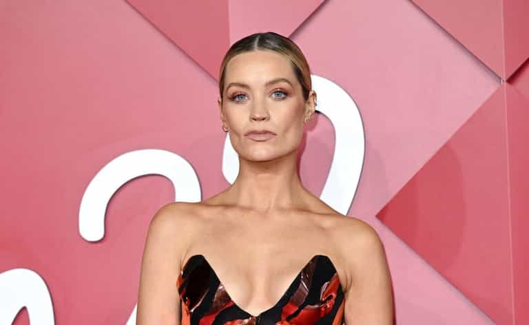 Laura Whitmore explains why she really left Love Island Laura Whitmore explains why she really left Love Island