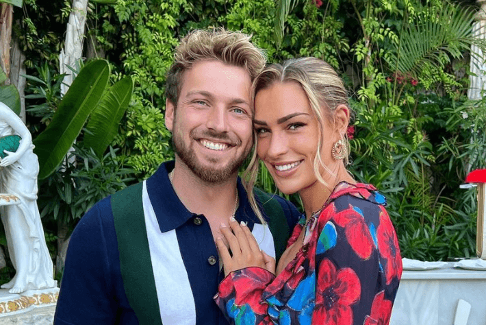 Sam Thompson convinces his fans he proposed to Zara McDermott in hilarious prank Sam Thompson convinces his fans he proposed to Zara McDermott in hilarious prank