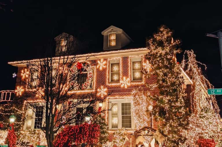 Leaving your Christmas lights up is good for your mental health