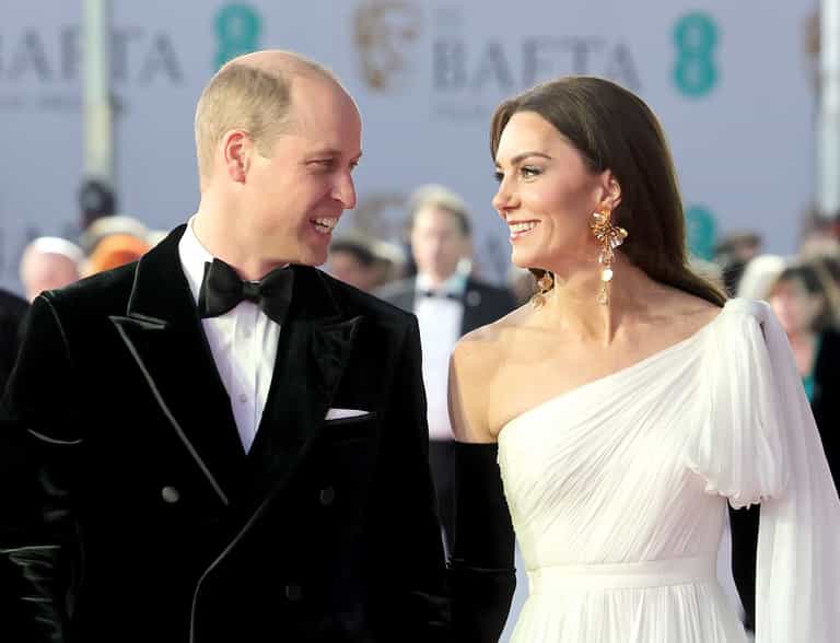 Royal fans are in bits after Kate Middleton jokingly pats Prince William’s bum Royal fans are in bits after Kate Middleton jokingly pats Prince William’s bum