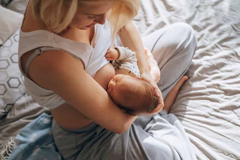 Breastfeeding mum humiliated after swimming pool staff tell her to leave Breastfeeding mum humiliated after swimming pool staff tell her to leave
