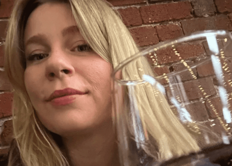Woman shares genius hack that allows you to sneak wine into festivals using hollowed-out loaves of bread Woman shares genius hack that allows you to sneak wine into festivals using hollowed-out loaves of bread
