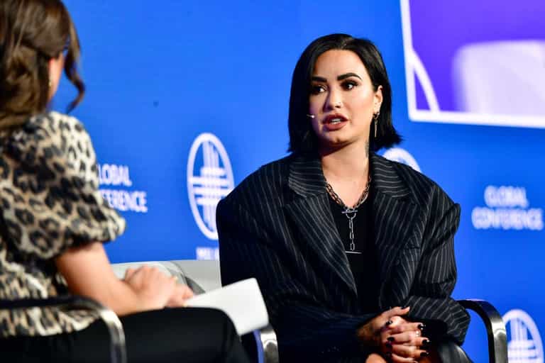 Demi Lovato believes she saw a ‘UFO’ and posts footage on Instagram Demi Lovato believes she saw a ‘UFO’ and posts footage on Instagram