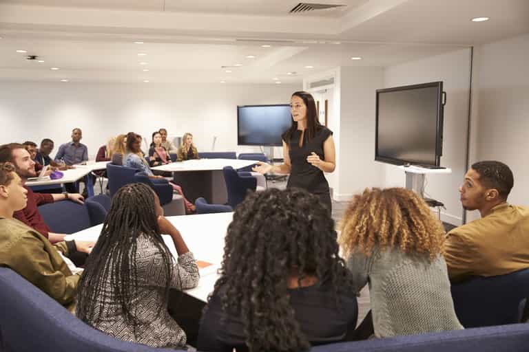University fires two employees for including their pronouns in emails