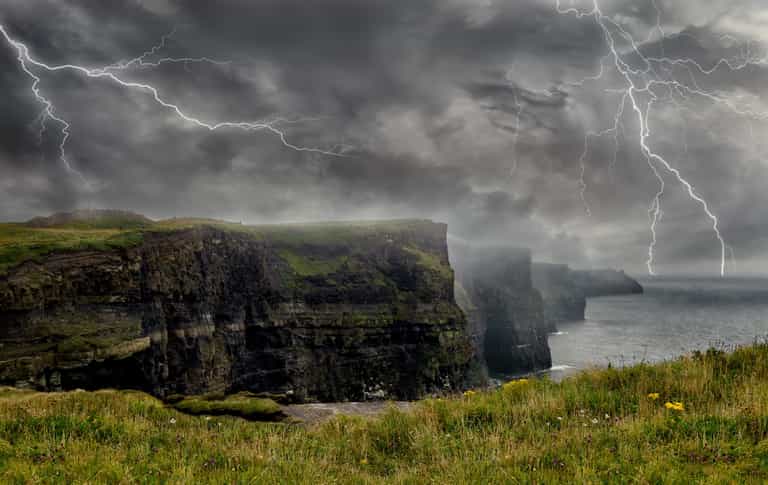 Status yellow thunderstorm warning issued for Leinster