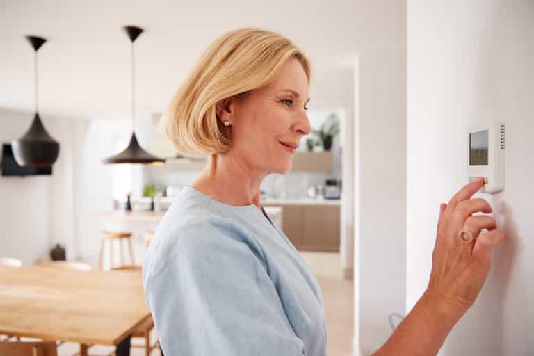 Social welfare: Thousands of households eligible for almost €1,000 cash boost this winter Social welfare: Thousands of households eligible for almost €1,000 cash boost this winter