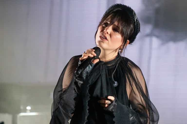 ‘I’m here for it!’ – Imelda May speaks out about vandalism of Molly Malone statue