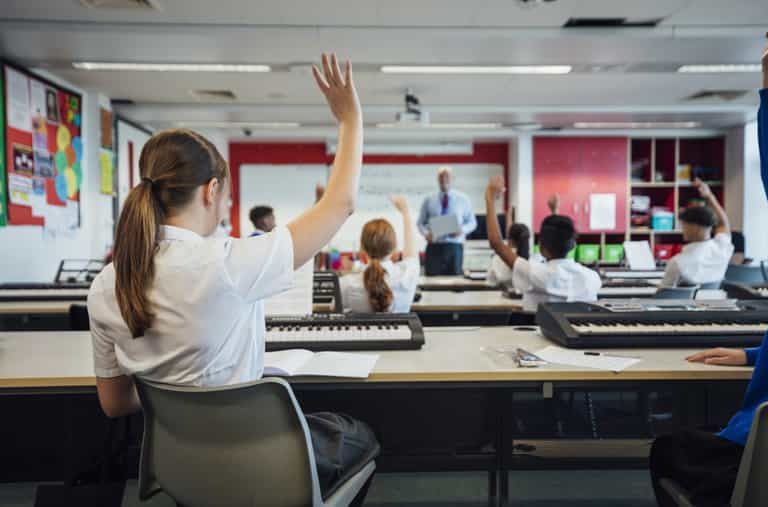 Social welfare: Thousands of parents eligible for up to €385 per child for back-to-school supplies Social welfare: Thousands of parents eligible for up to €385 per child for back-to-school supplies