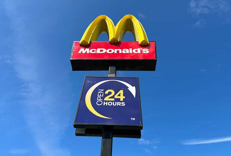 Flight attendant quits job because McDonald’s pays better