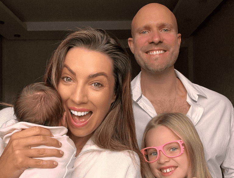 Georgie Crawford returns home to Ireland with her baby girl