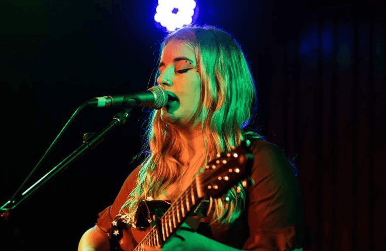 Her chats to Irish singer-songwriter Reylta about the magic of performing live
