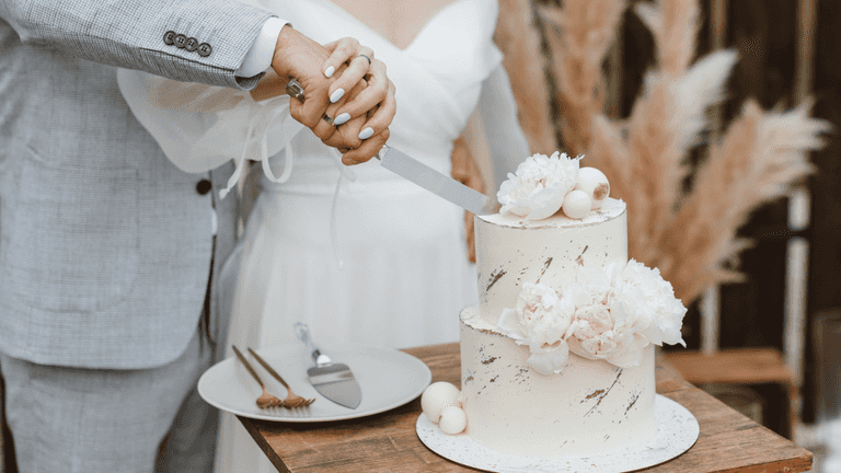 ‘Am I wrong for not banning strawberries from my wedding cake?’ ‘Am I wrong for not banning strawberries from my wedding cake?’