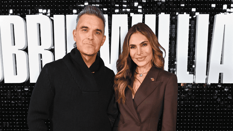 Robbie Williams embraces dad duty as he struggles with Christmas tree star Robbie Williams embraces dad duty as he struggles with Christmas tree star