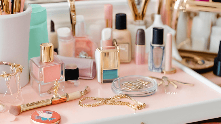 Clustering: How to make your room look straight out of a rom-com