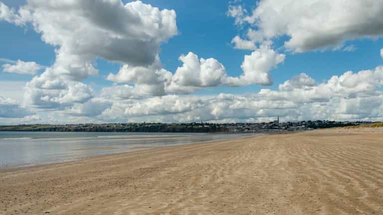Gardai launch investigation after woman’s body found on beach