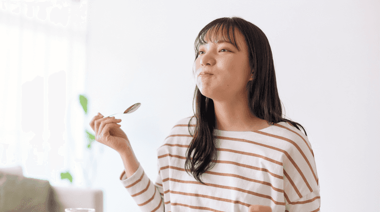 The best (and healthiest) time to eat breakfast, according to experts
