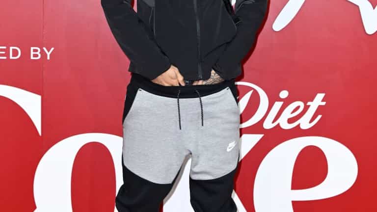 The surprising reason why you keep seeing men with their hands down their pants