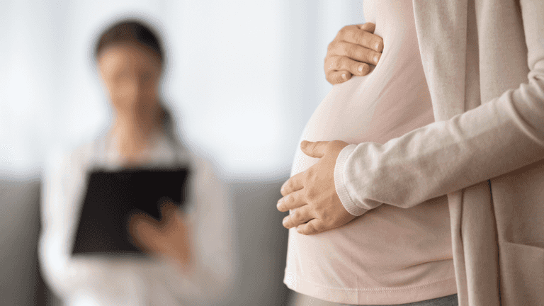 Couple sues fertility clinic after giving birth to baby not genetically related to them
