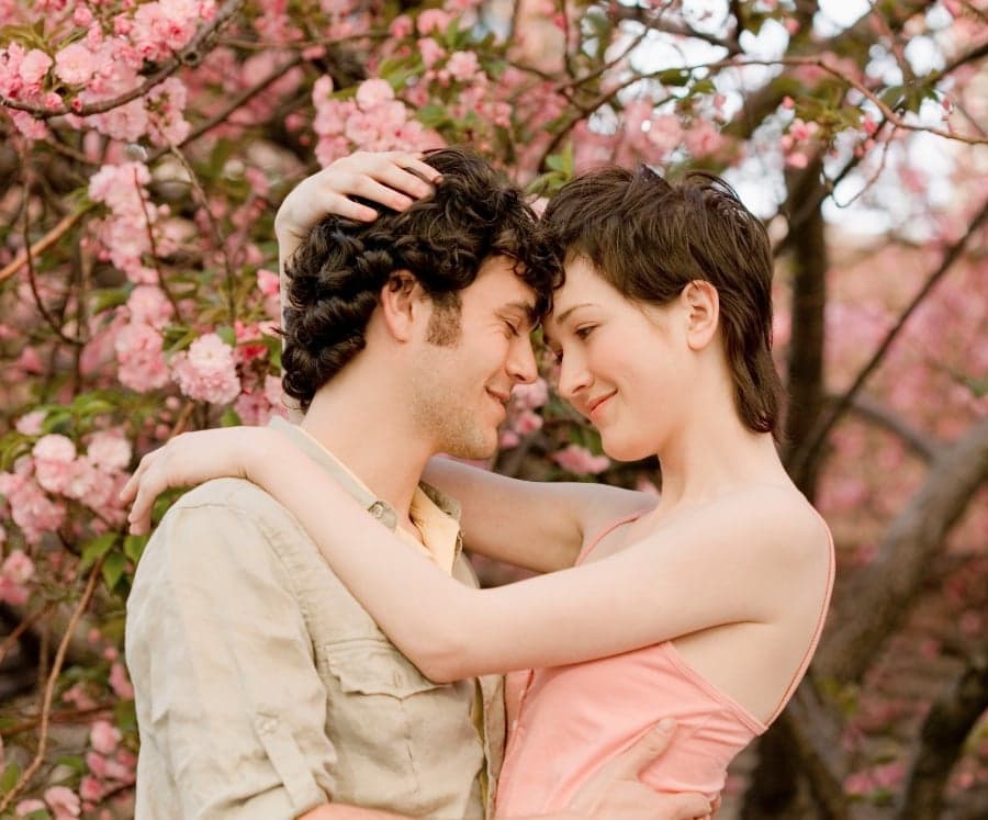 We love Chick-Lit Clichés and Happy Endings!