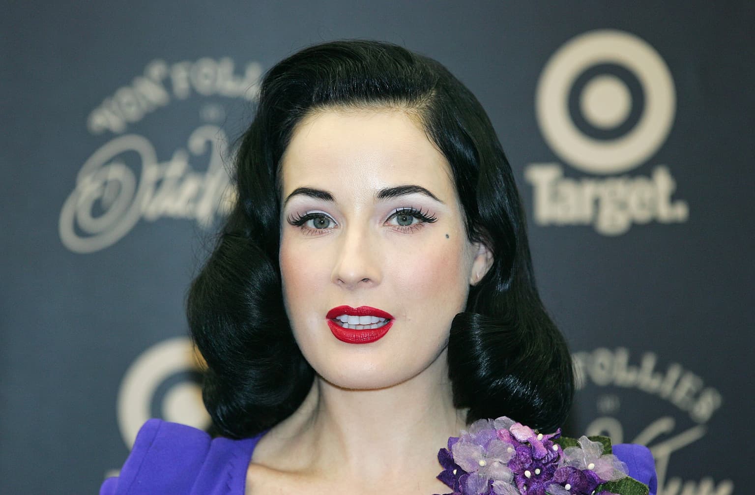 Pale and Interesting: Five Celebs Who’ve Ditched the Fake Tan