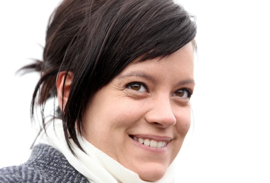 Lily Allen’s Father Confirms The Star has a Bun in the Oven