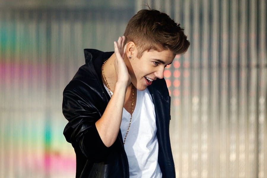 Bieber Sticks His Foot In It Again, This Time About Prince William’s Locks