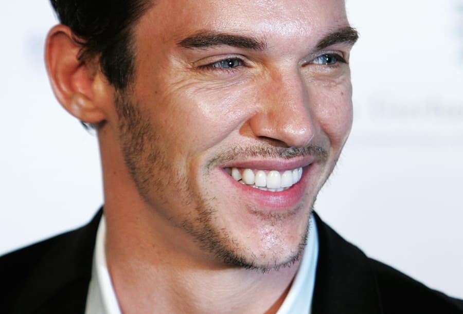 Jonathan Rhys Meyers Recovers From Addiction To Get His Fangs Out