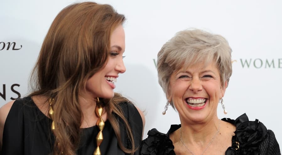 Angelina is Furious with Brad’s Mother for buying her Daughter Clothes!