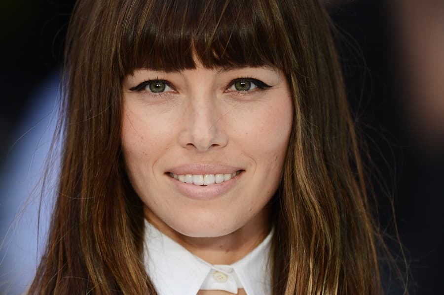 Jessica Biel Struggles To Squeeze Into Designer Dress Before London Premiere of Total Recall