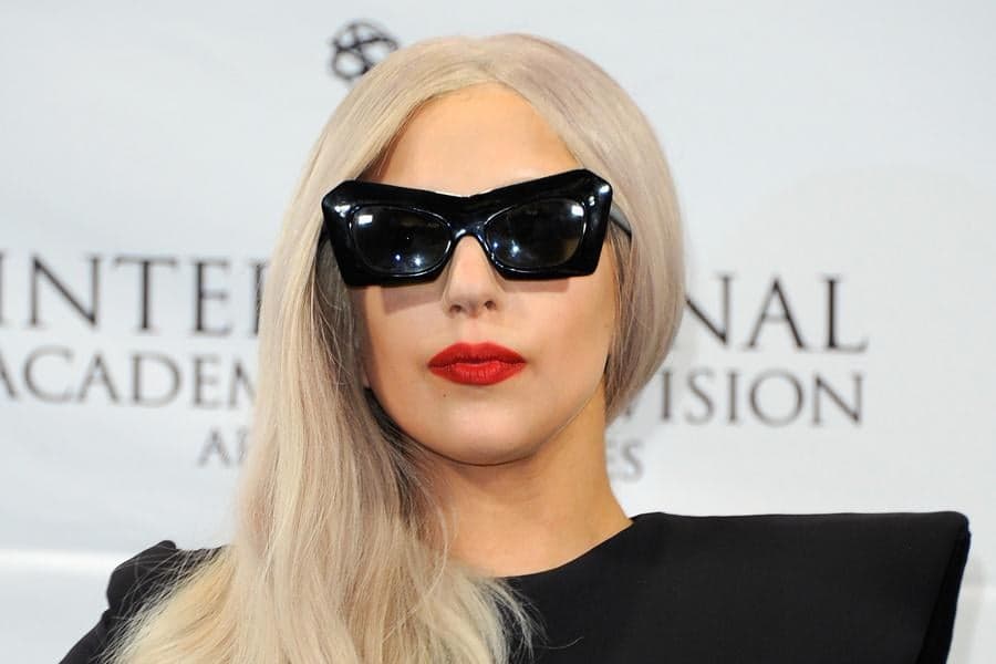 Lady Gaga Goes Back to Brunette