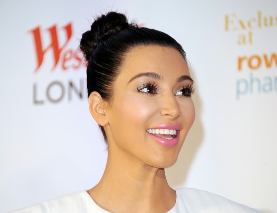Kim Kardashian Keeps Fans Up-To-Date With Bikini Twit Pics