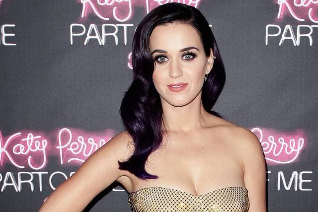 The Cheek! Katy Perry Accidentally Moons a Crowd of People…