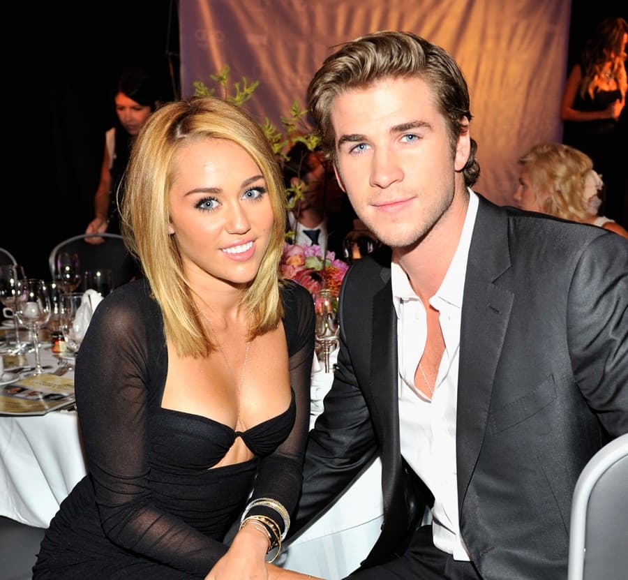 Miley Cyrus Goes Platinum For $1000 And Shares Her Experience With Fans