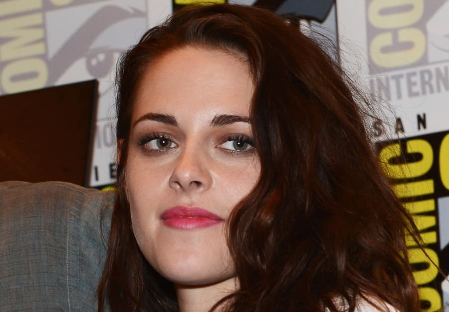 Kristen Stewart is Spotted Out and About For The First Time In Weeks!